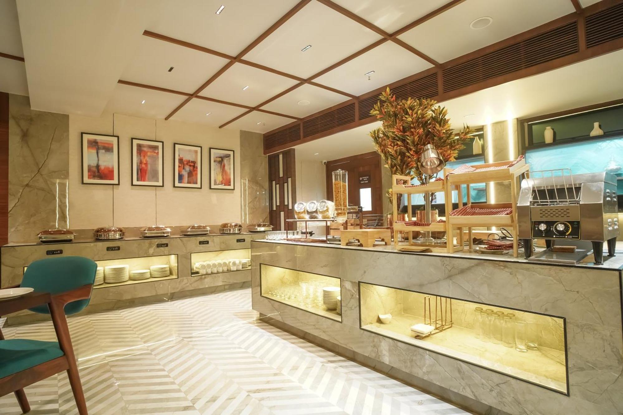 Ishaan Sarovar Portico Деогарх Экстерьер фото