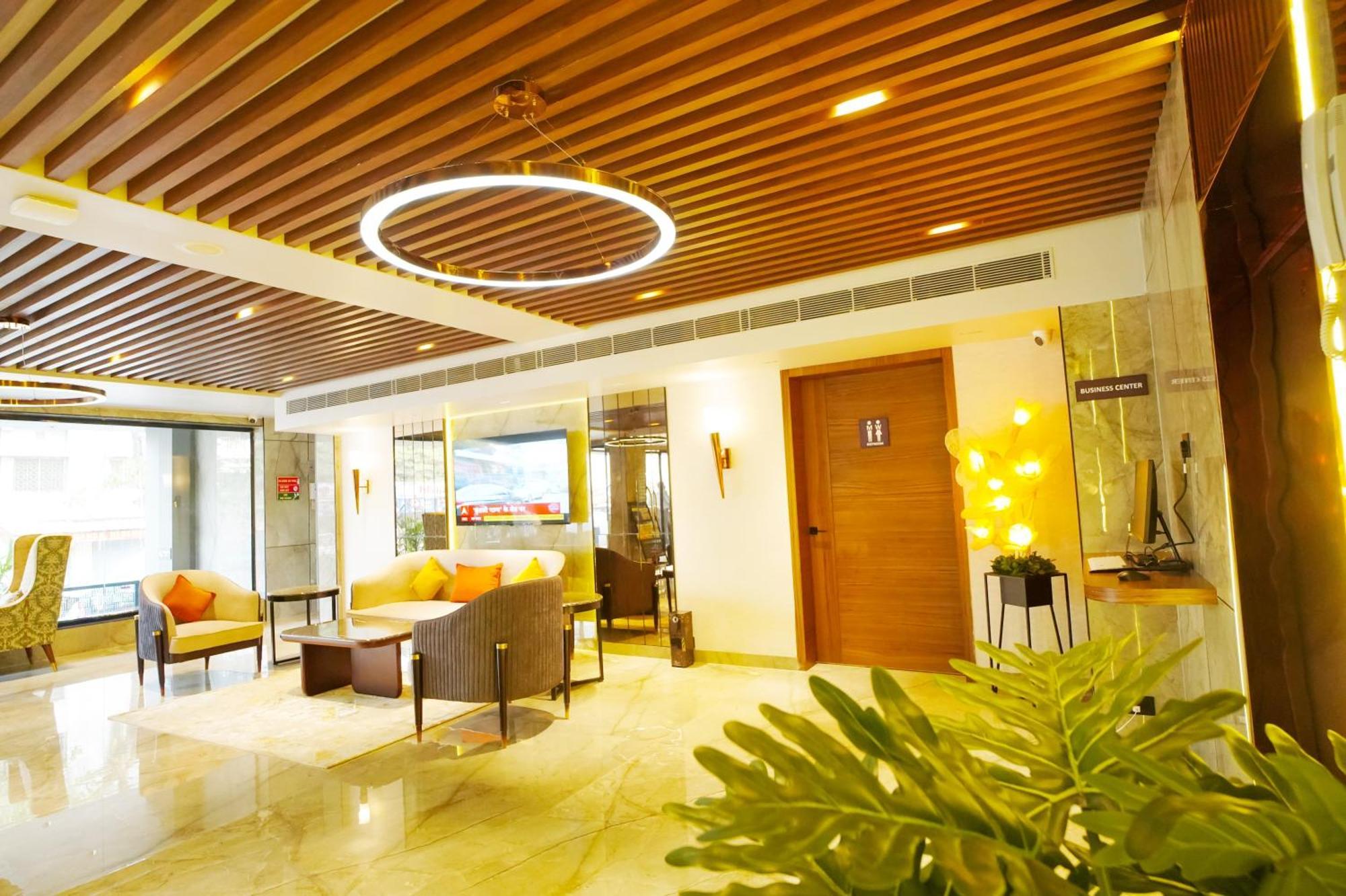 Ishaan Sarovar Portico Деогарх Экстерьер фото