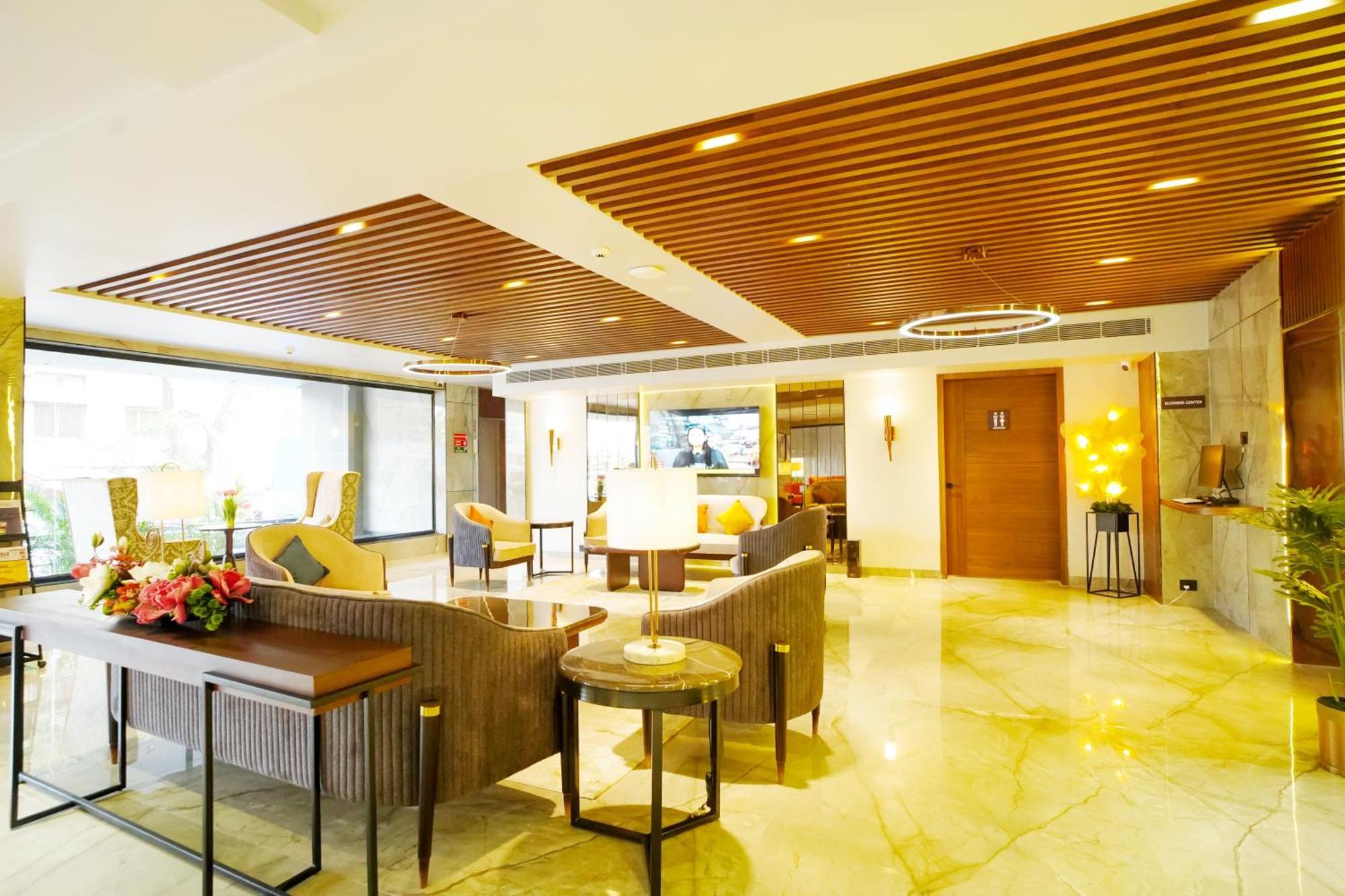 Ishaan Sarovar Portico Деогарх Экстерьер фото