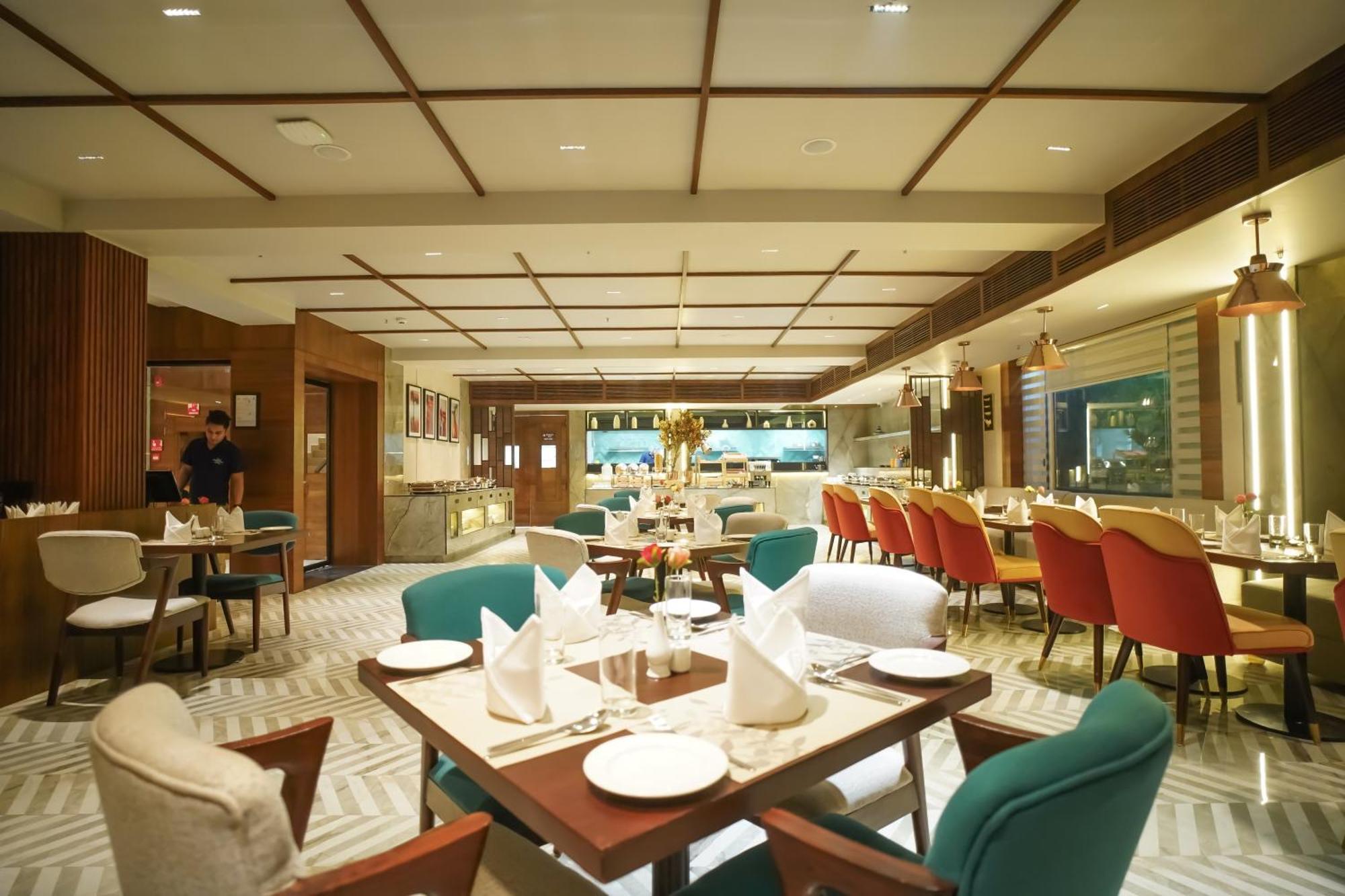 Ishaan Sarovar Portico Деогарх Экстерьер фото