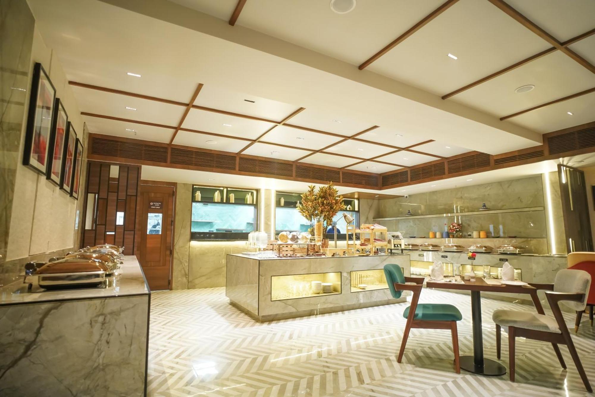 Ishaan Sarovar Portico Деогарх Экстерьер фото