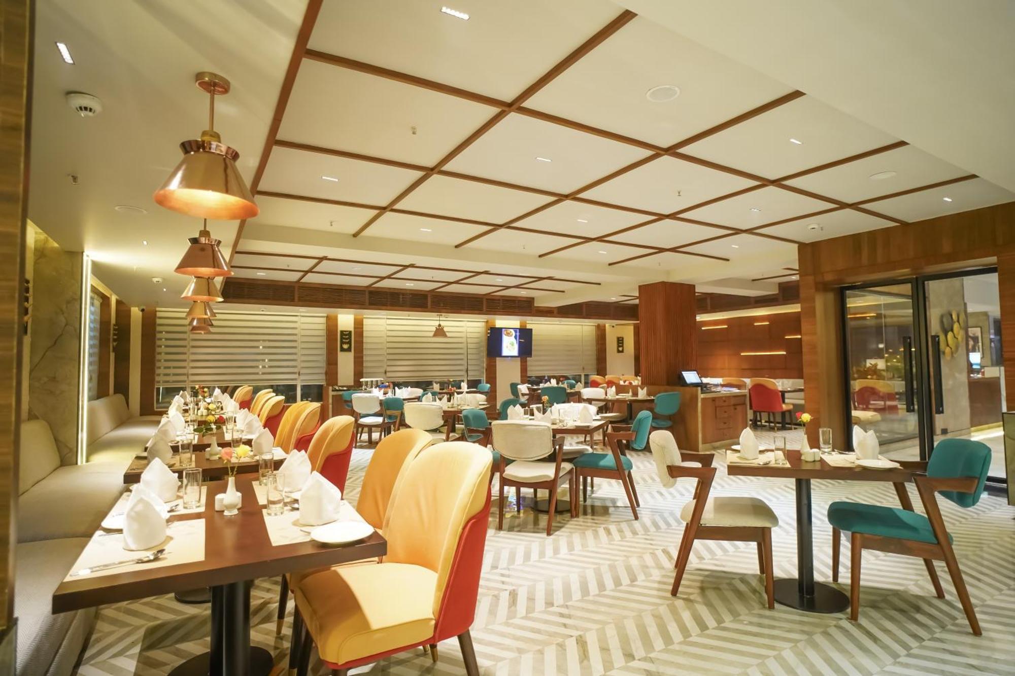 Ishaan Sarovar Portico Деогарх Экстерьер фото