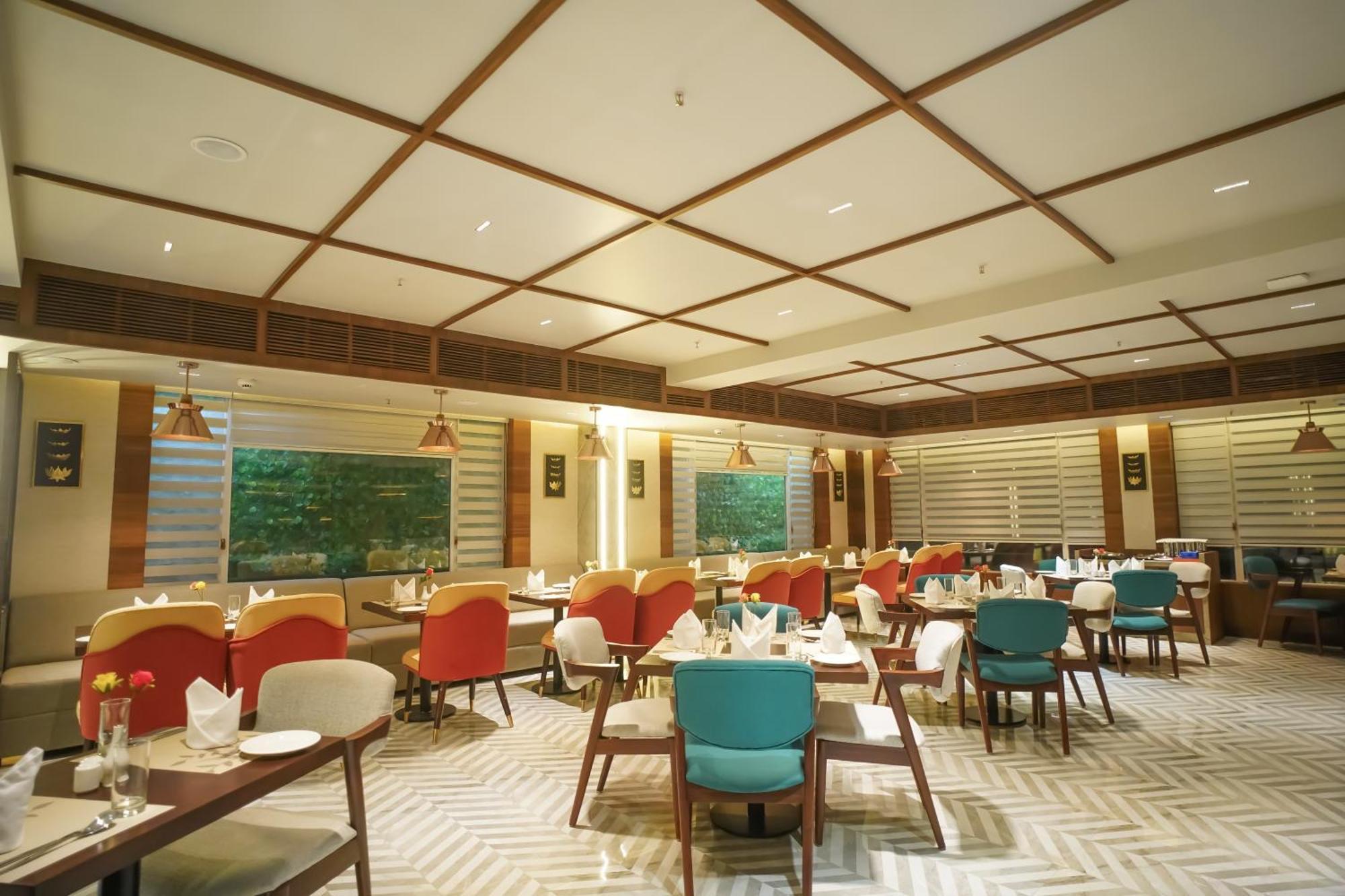 Ishaan Sarovar Portico Деогарх Экстерьер фото