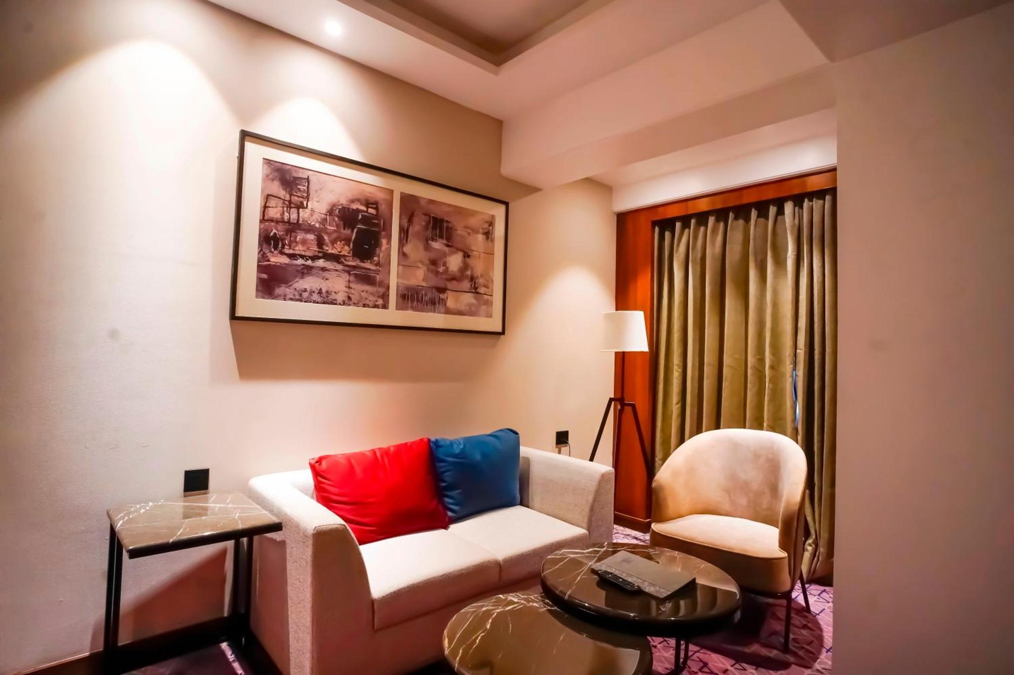 Ishaan Sarovar Portico Деогарх Экстерьер фото