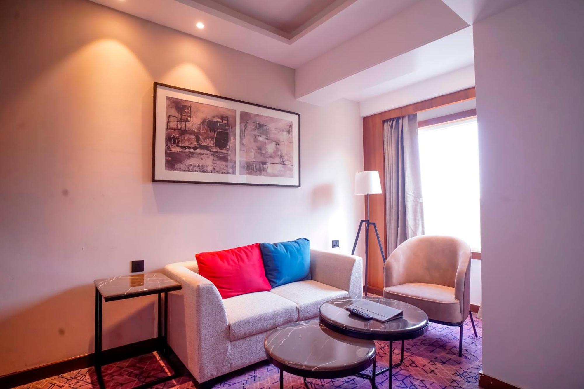 Ishaan Sarovar Portico Деогарх Экстерьер фото