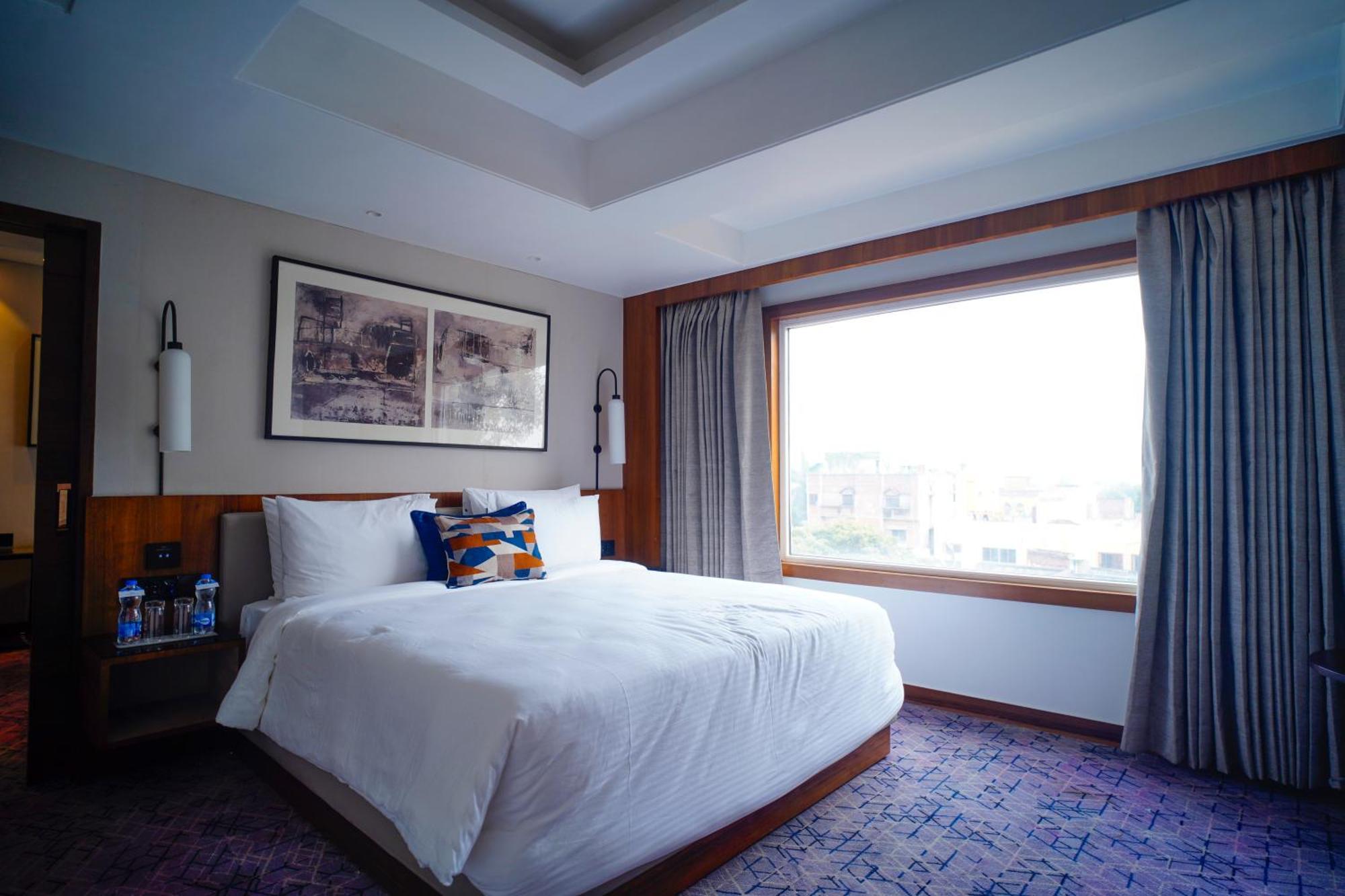 Ishaan Sarovar Portico Деогарх Экстерьер фото