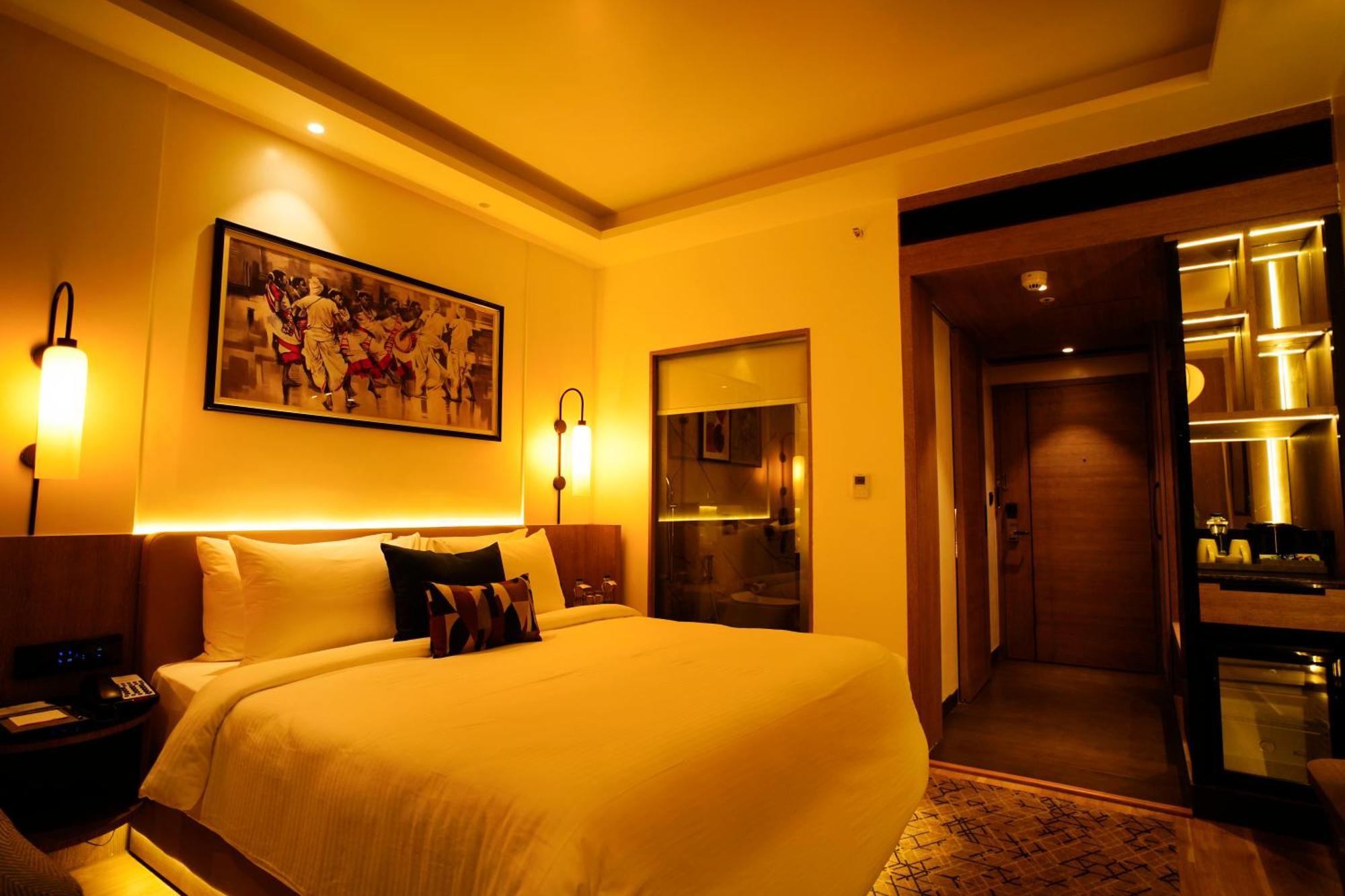 Ishaan Sarovar Portico Деогарх Экстерьер фото